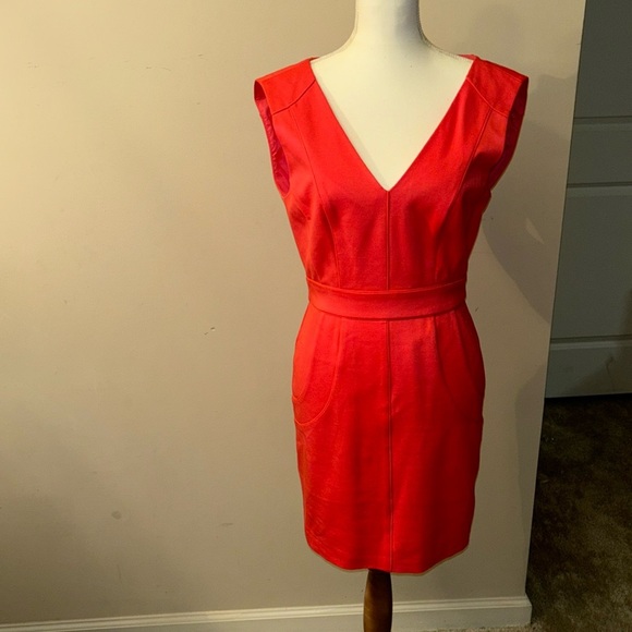 Ladies Gently Worn TRINA TURK SLEEVELESS DRESS - Picture 1 of 9